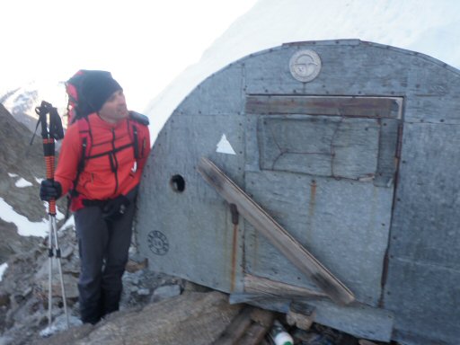 Estelette (24).JPG - Petit abri sommaire